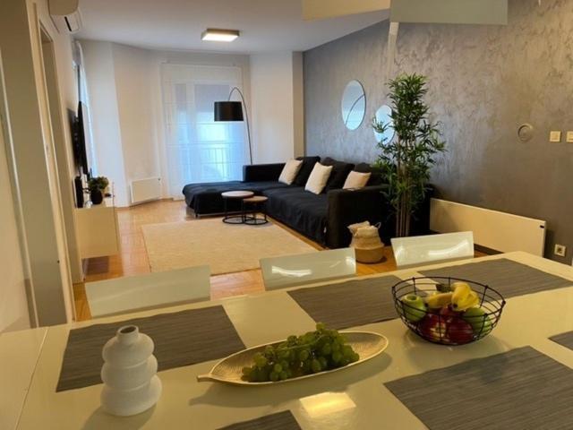 Apartment Lungomare Pula Bagian luar foto