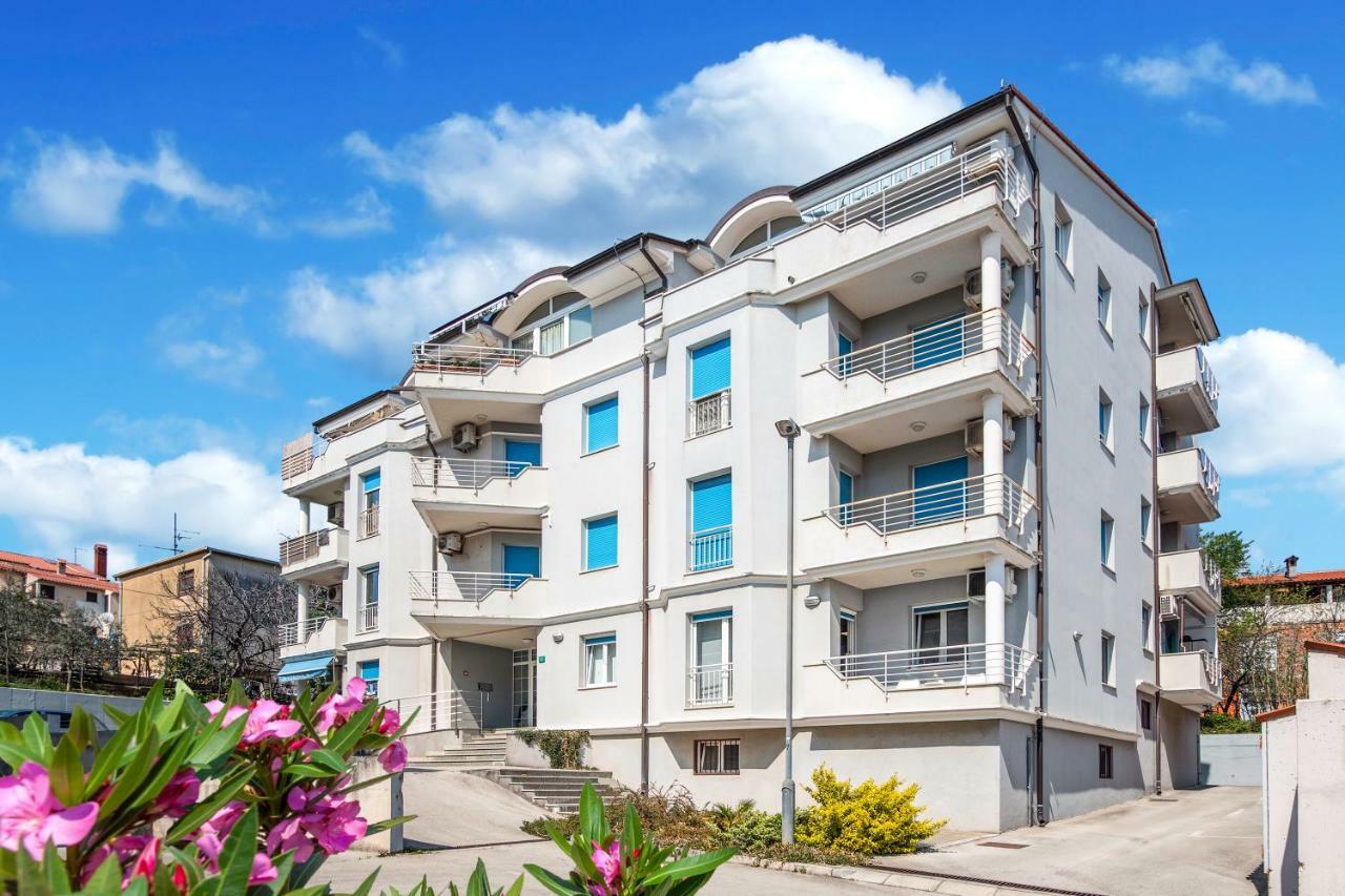 Apartment Lungomare Pula Bagian luar foto